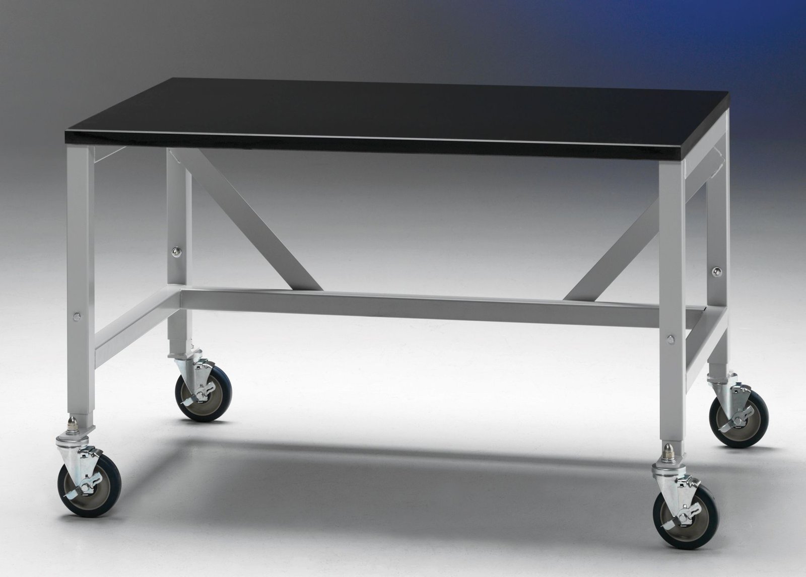 Mobile laboratory bench with locking casters and leveling supports