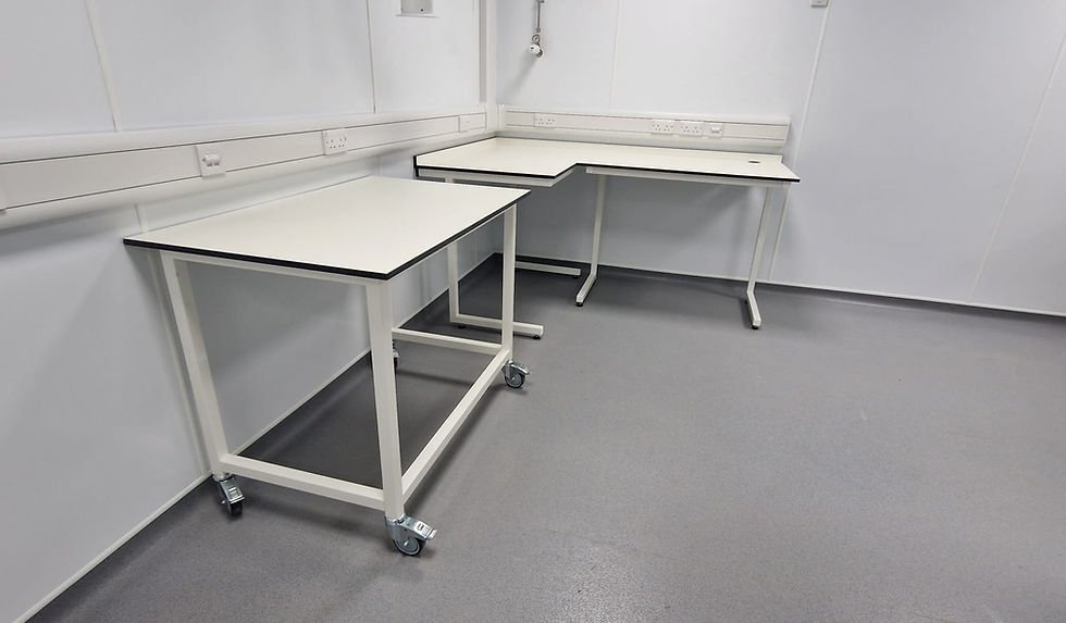 Mobile laboratory bench positioned in a reconfigurable laboratory room layout